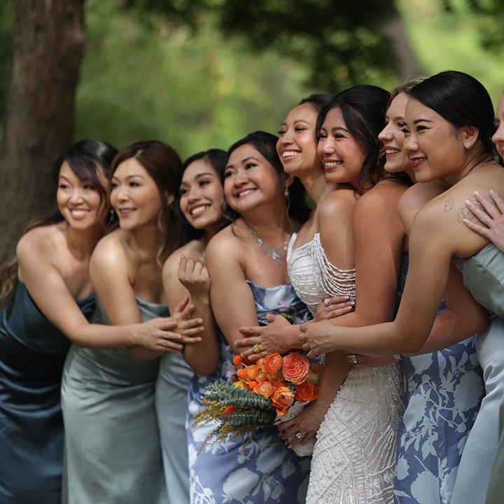 bridesmaids-in-mismatched-dresses