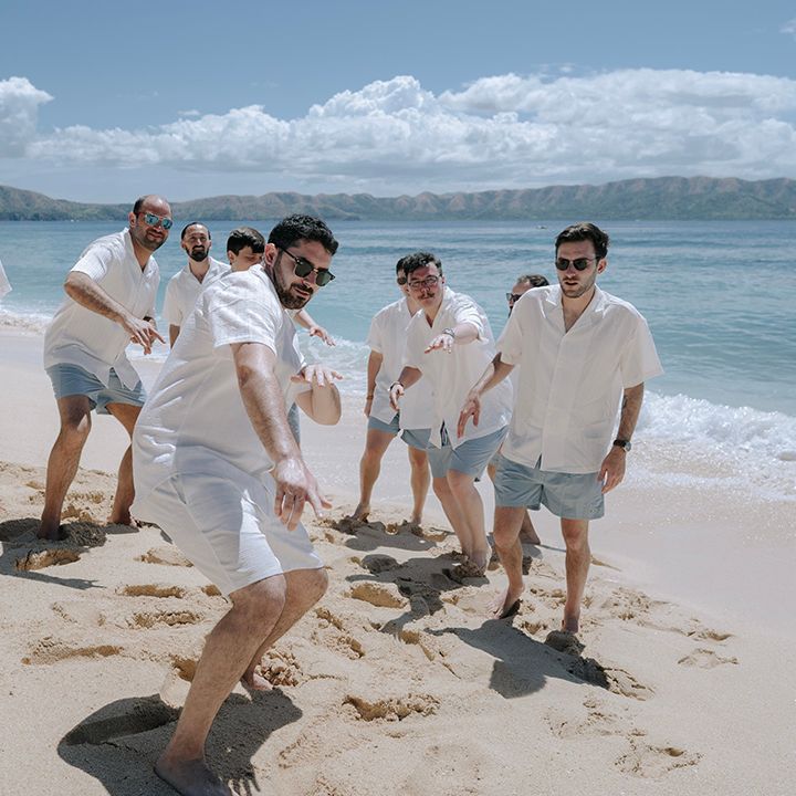 groomsmen-in-matching-outfits-for-soiree