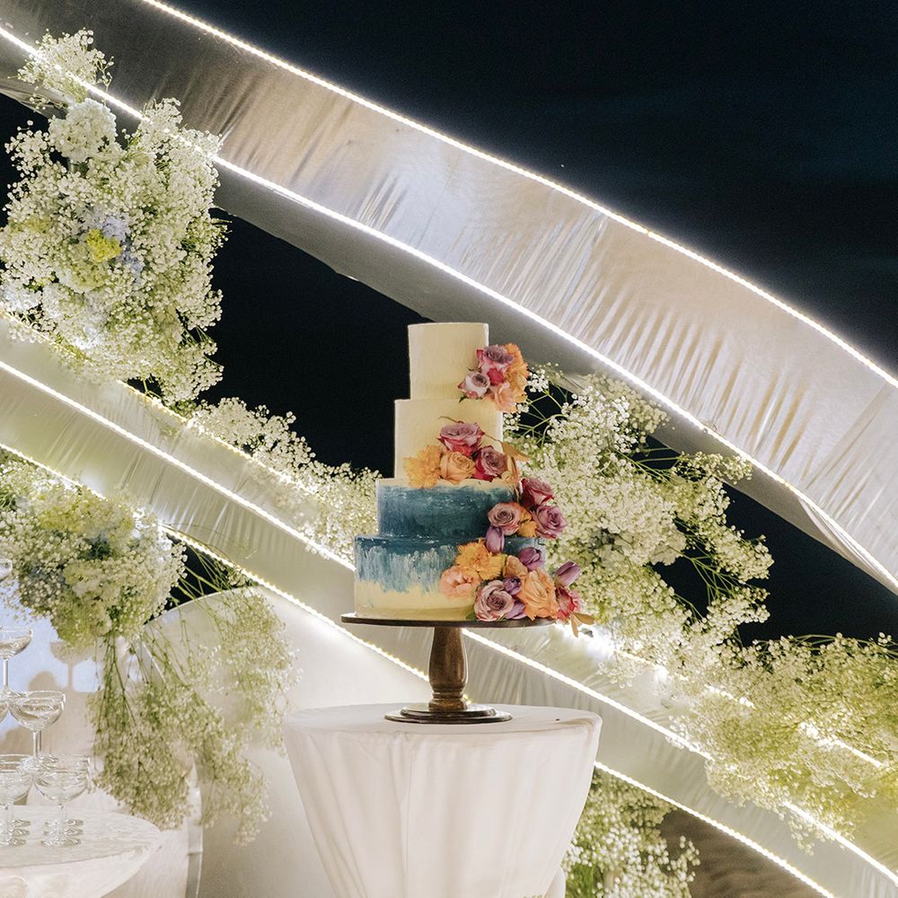 luxury-tiered-wedding-cake