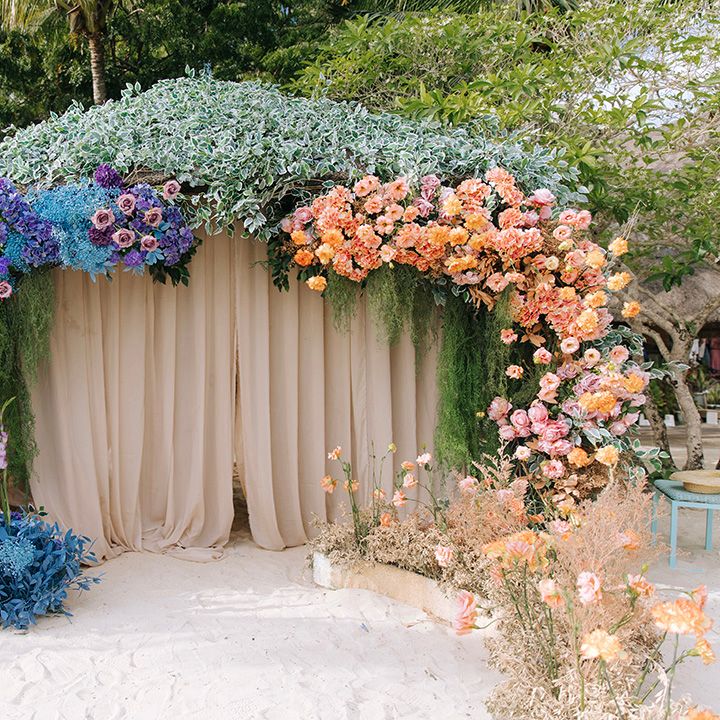 purple-blue-and-pink-orange-wedding-flowrs-decorating-the-entrance