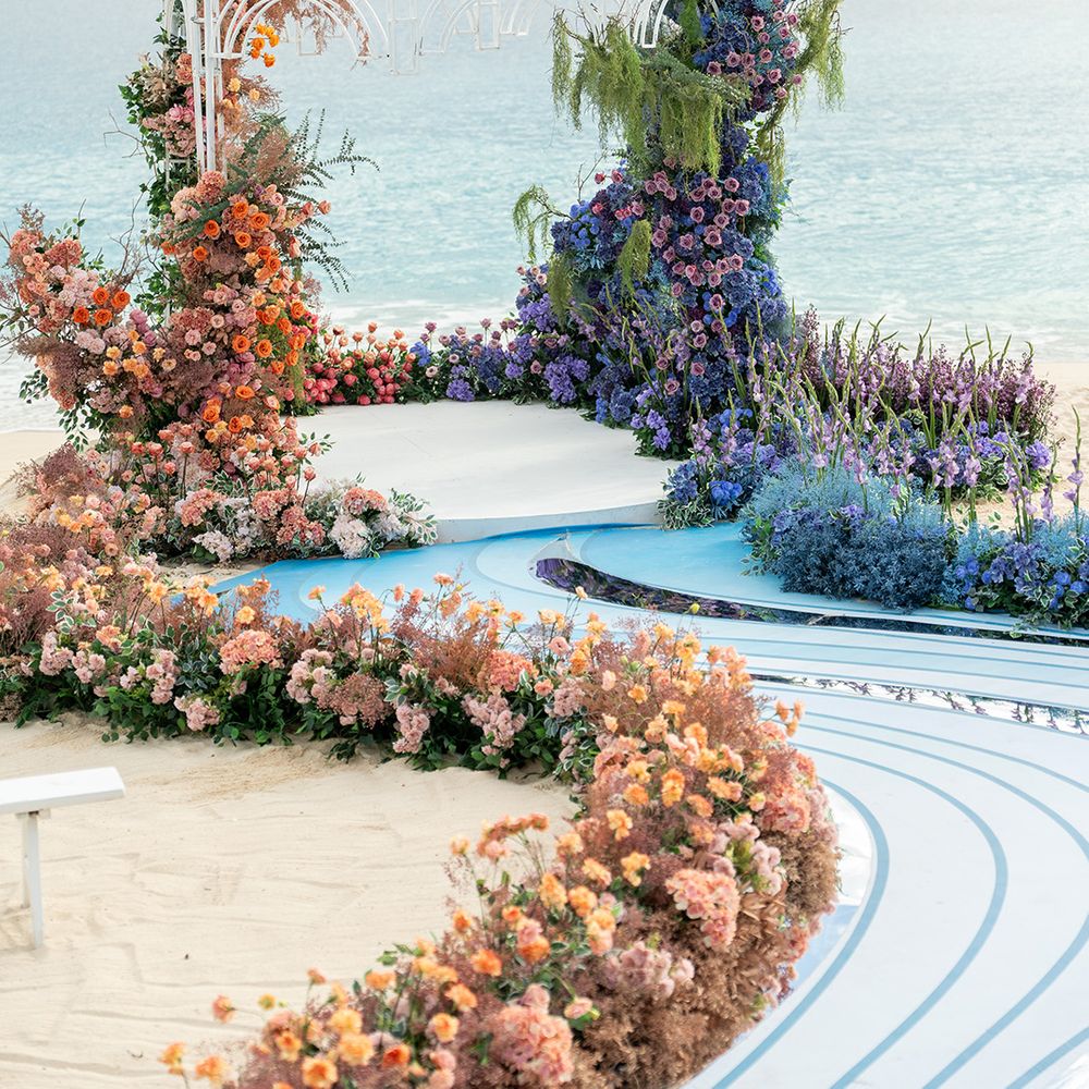 stunning-aisle-and-altar-styling-at-destination-wedding