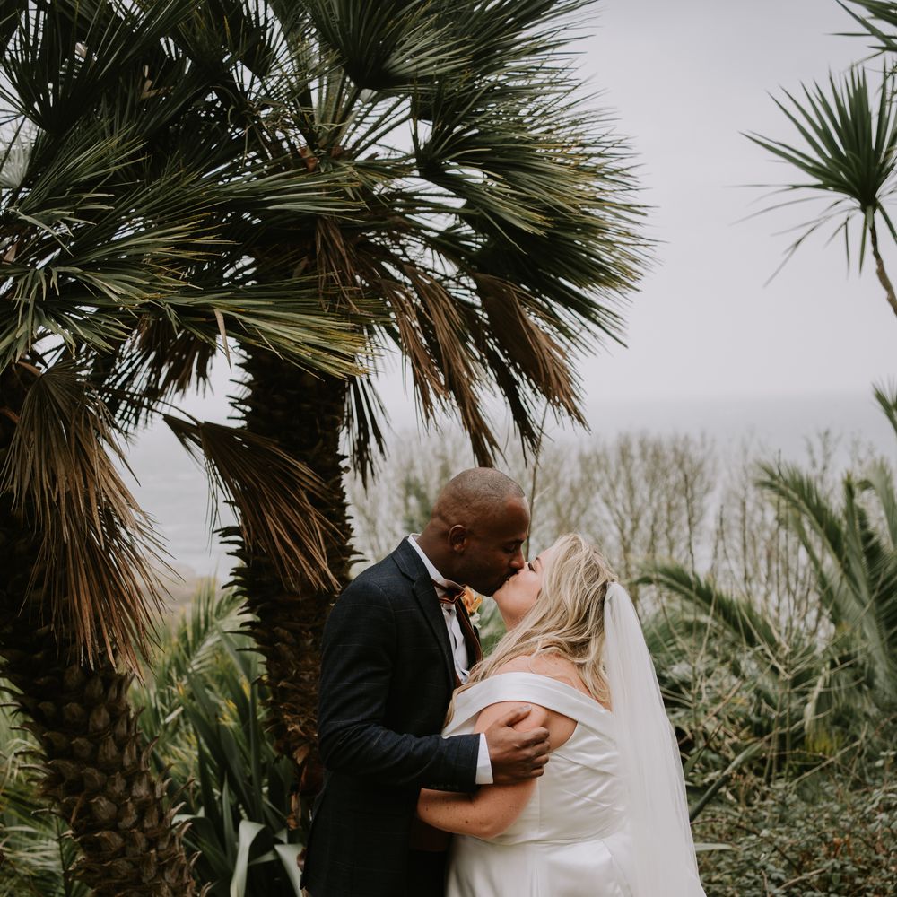 bride-and-groom-kiss-for-romantic-couple-portrait