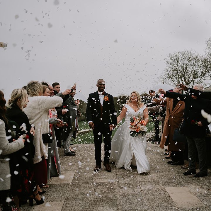 confetti-moment-for-bride-and-groom
