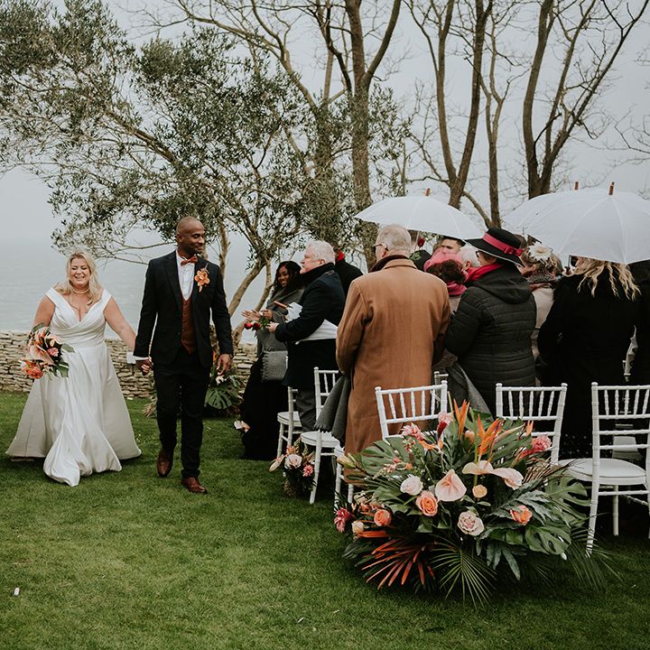 rainy-outdoor-wedding-ceremony