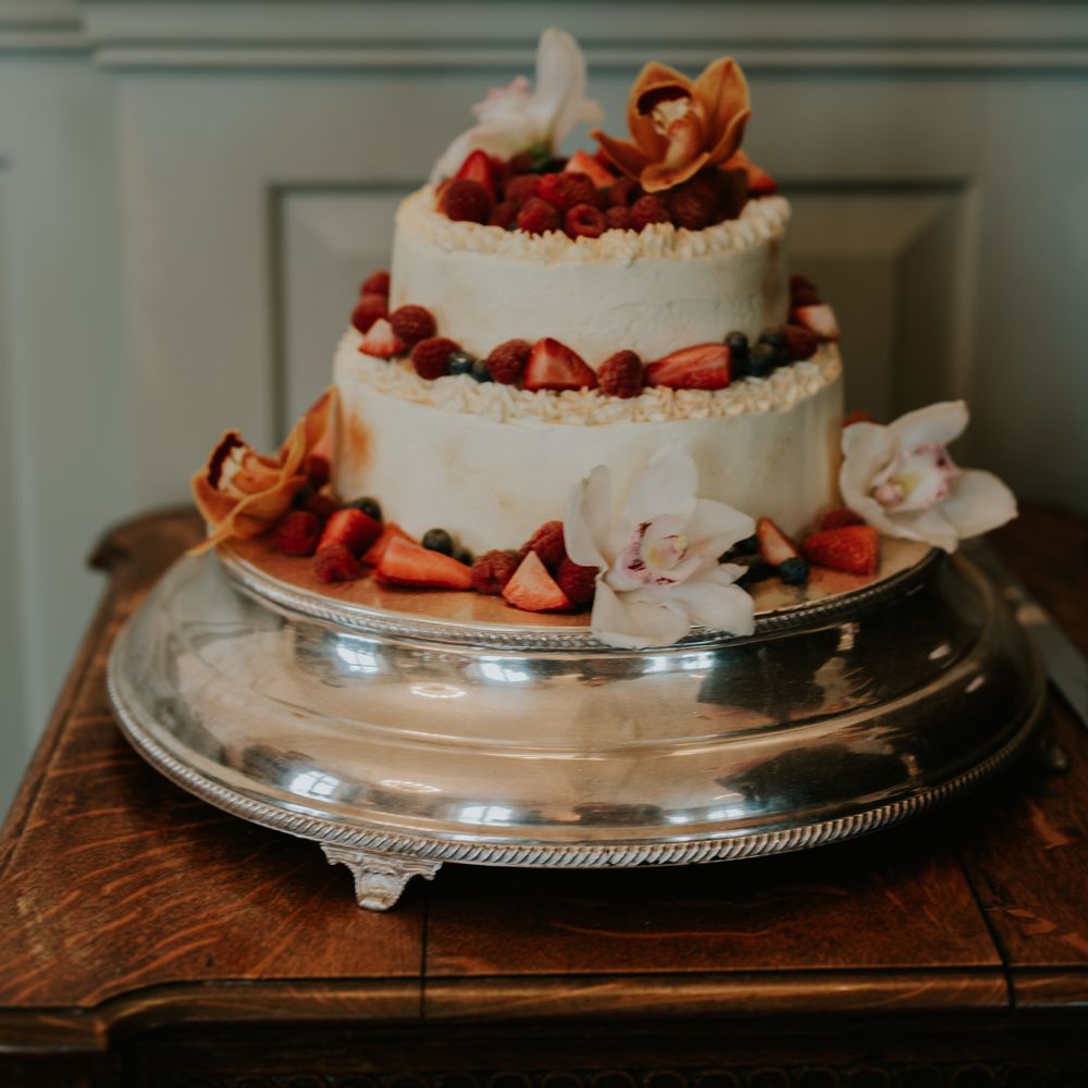 two-tier-small-wedding-cake