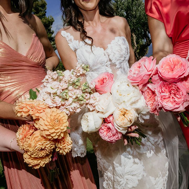 bridesmaid-and-bridal-bouquets-with-roses-and-peonies