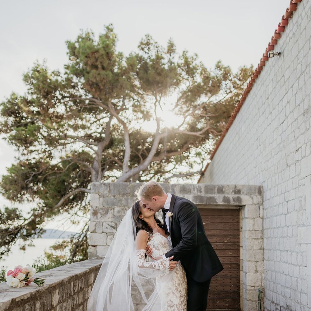golden-hour-couple-portrait-at-black-tie-wedding