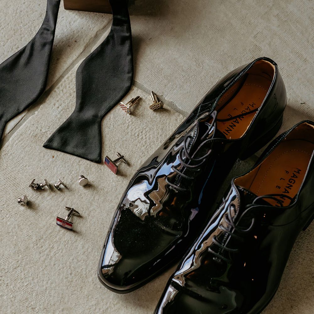 groom-leather-shoes-with-cufflinks