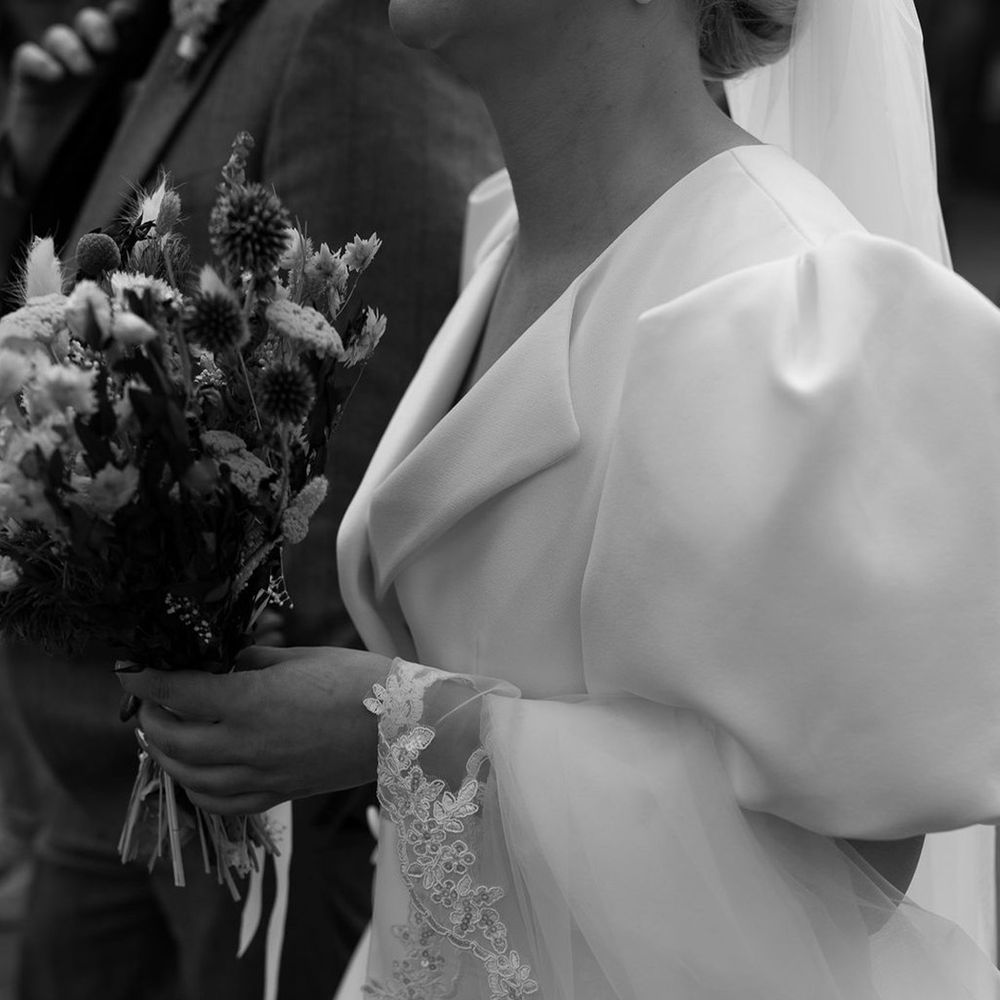puff-sleeve-detail-on-wedding-dress
