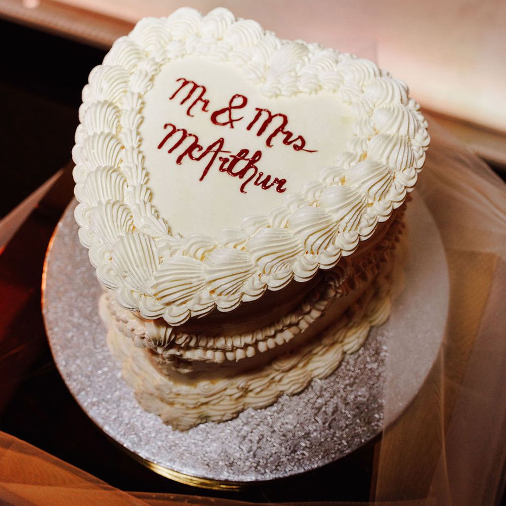 white-heart-shaped-retro-wedding-cake