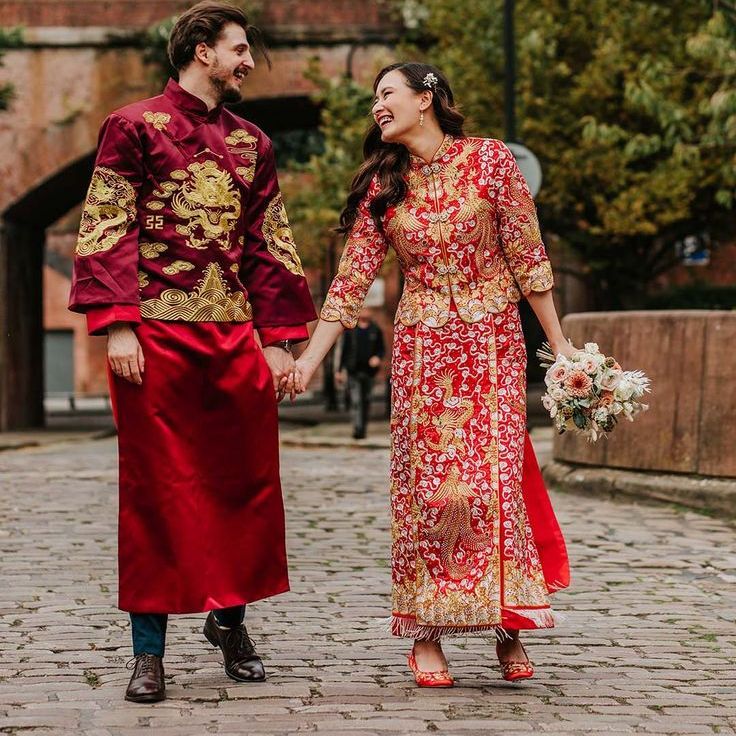 Multicultural Wedding with Traditional Chinese Wedding Attire in the City