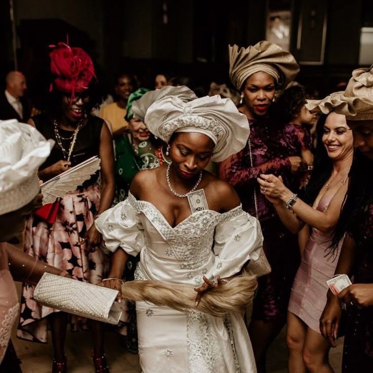 Traditional Nigerian Money Dance and Outfit