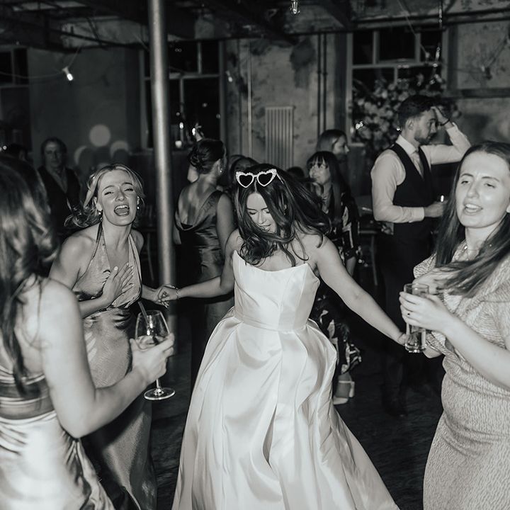 bridal-party-dances-at-reception