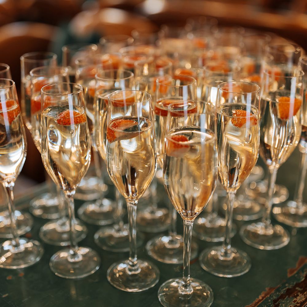champagne-glasses-with-raspberries