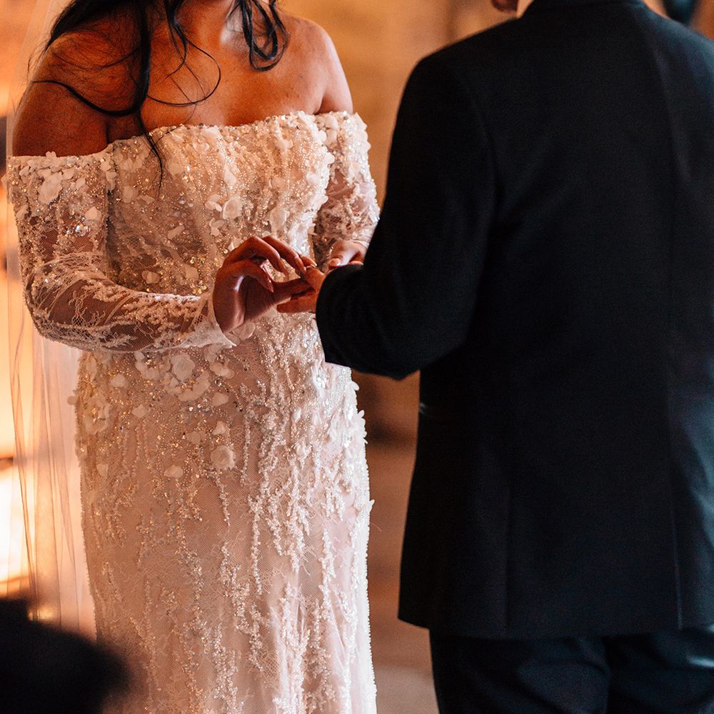 bride-puts-wedding-ring-on-grooms-finger