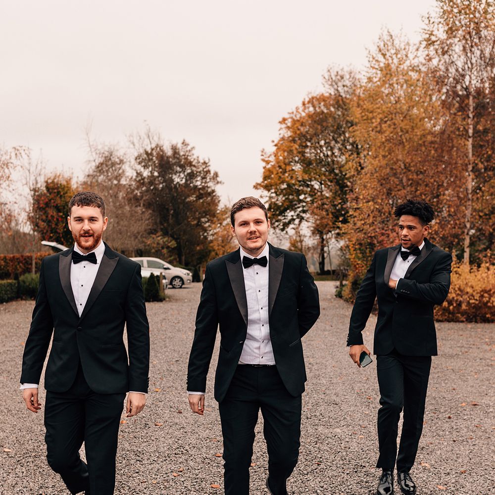 groom-and-groomsmen-in-black-tuxedos