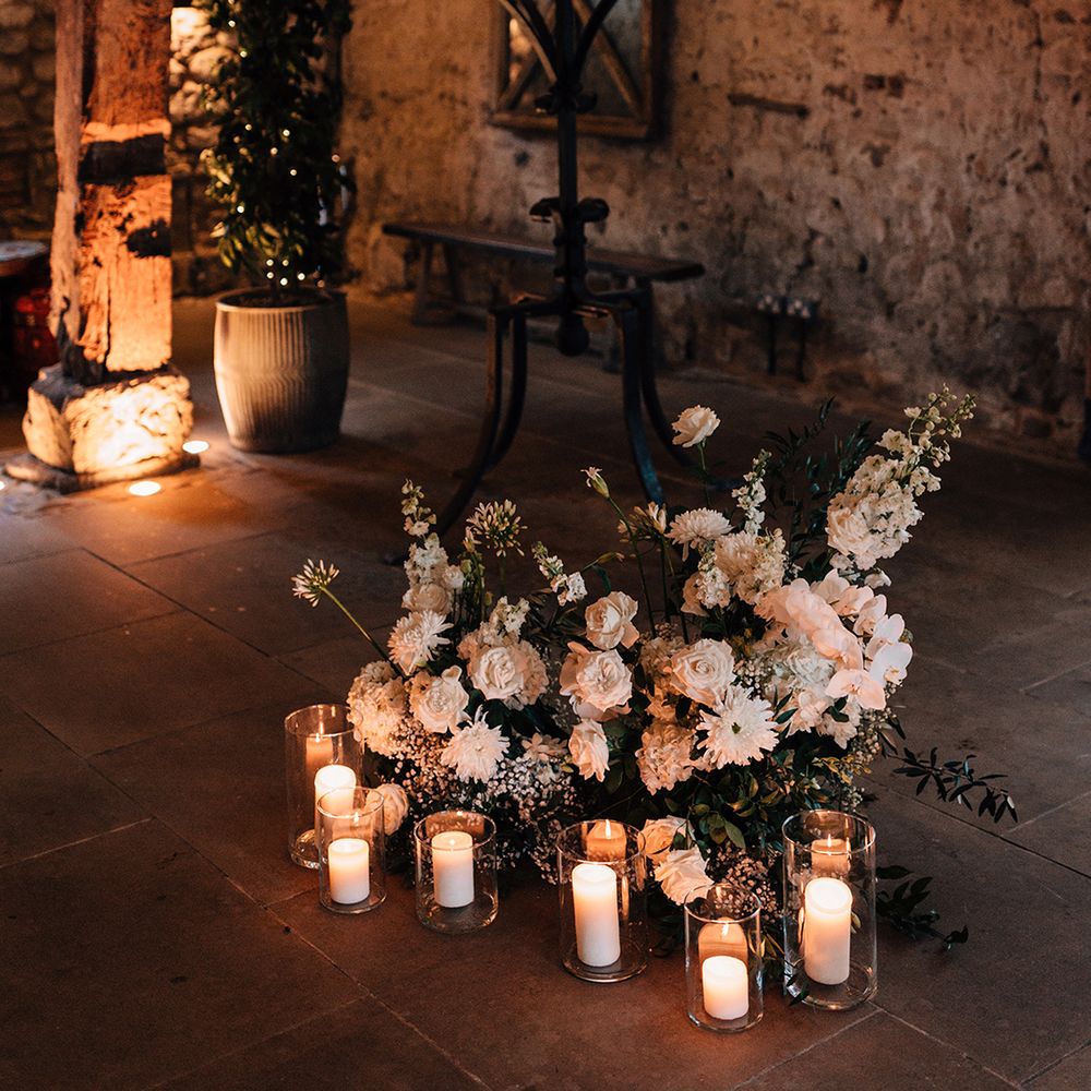 white-wedding-flower-decor-with-white-pillar-candles