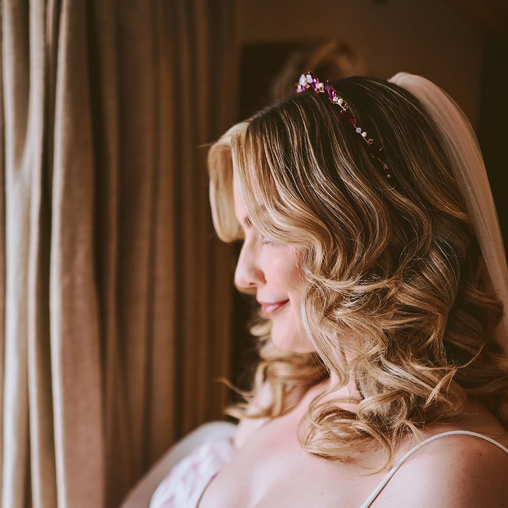 bride-with-short-blonde-curled-hair-with-pink-headband