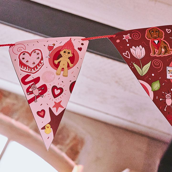 custom-bunting-wedding-decor