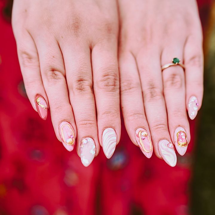 pink-and-gold-wedding-nails