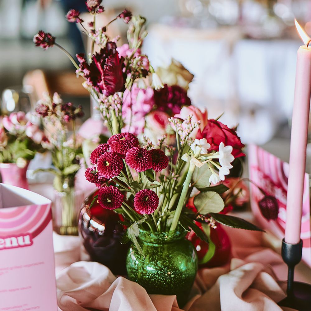 red-floral-table-centrepiece