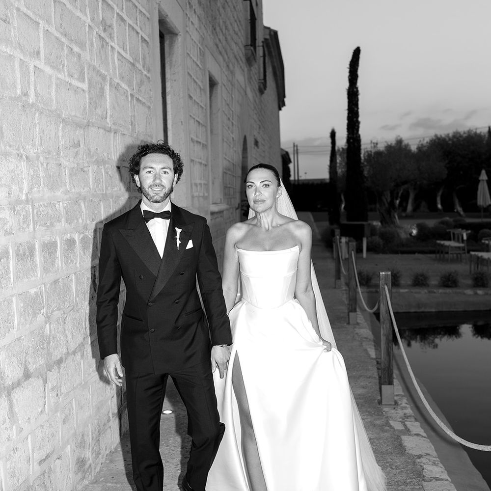 flash-couple-photo-of-bride-and-groom-in-black-tie
