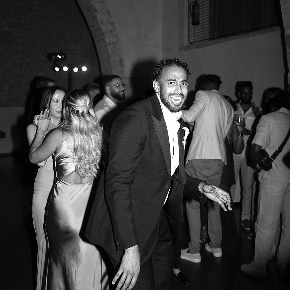 wedding-guest-dancing