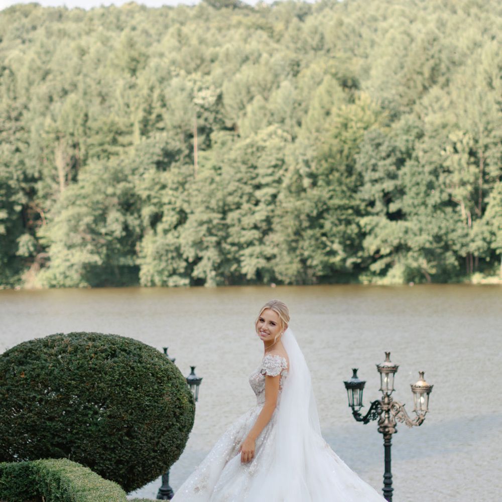 bride-in-princess-wedding-dress-with-veil