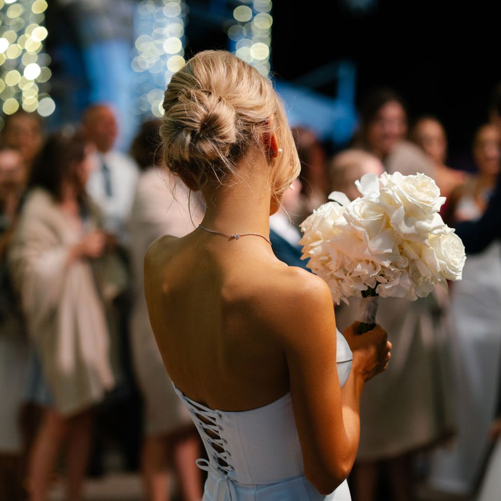 bride-in-wedding-reception-dres