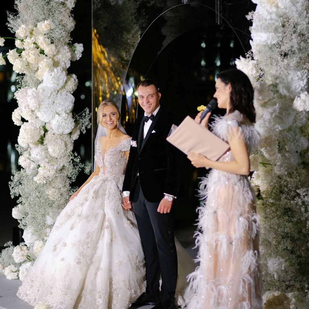 wedding-speech-by-lady-wearing-white-feather-dress