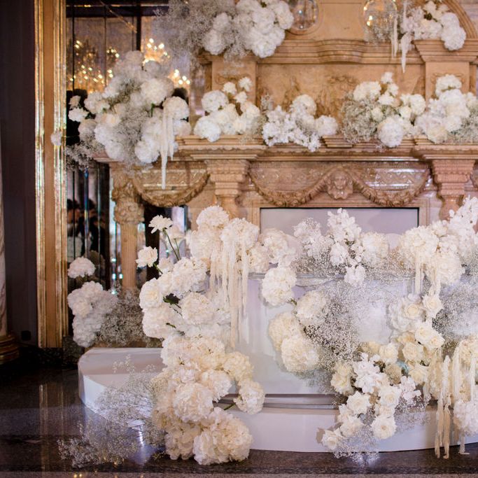 white-flower-wedding-arrangements