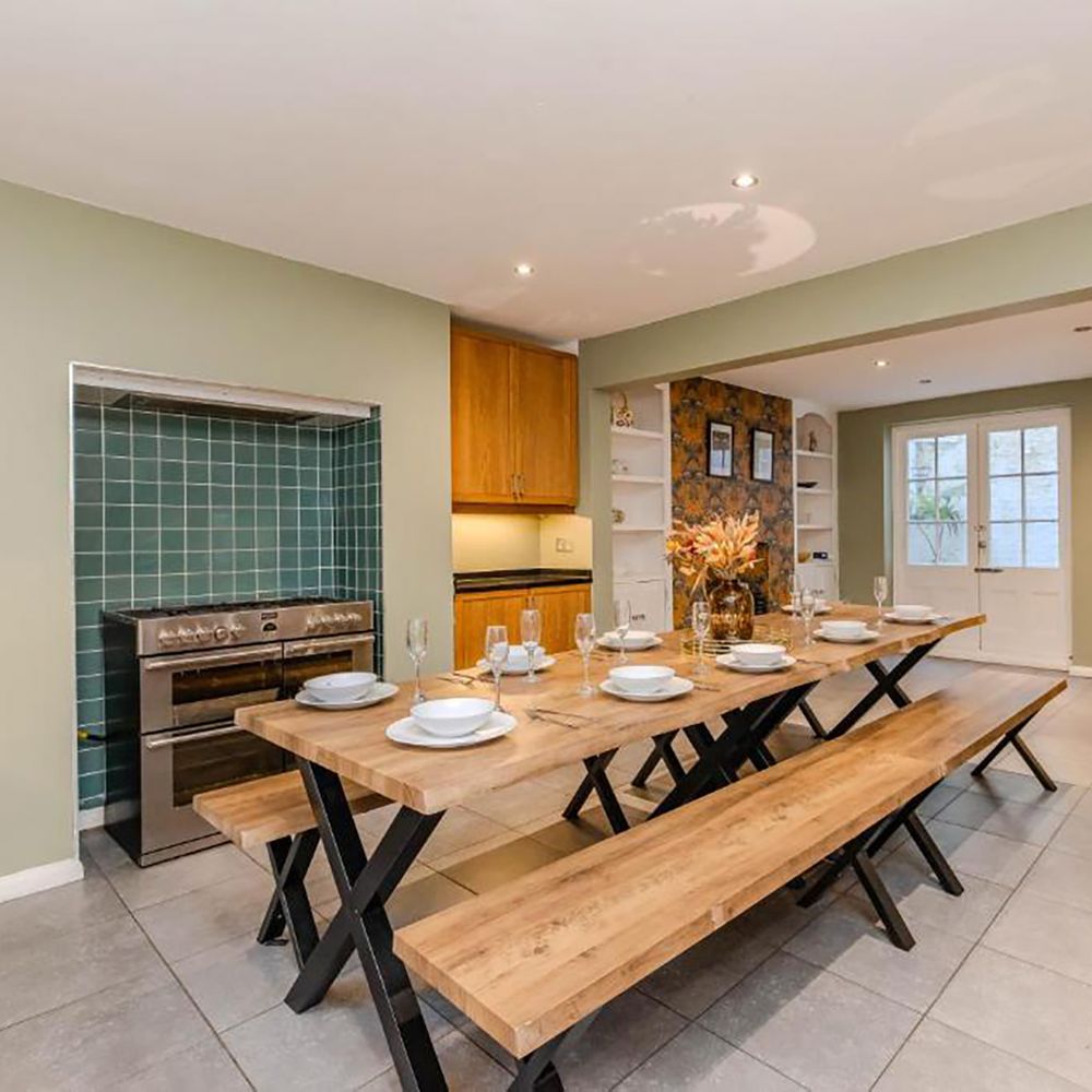 Brighton beach hen party town house large kitchen with bench seating