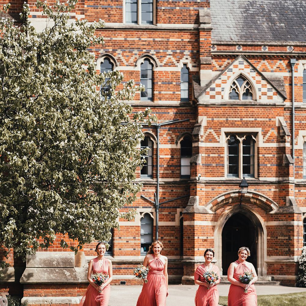 bridesmaids-in-coral-bridesmaid-dresses