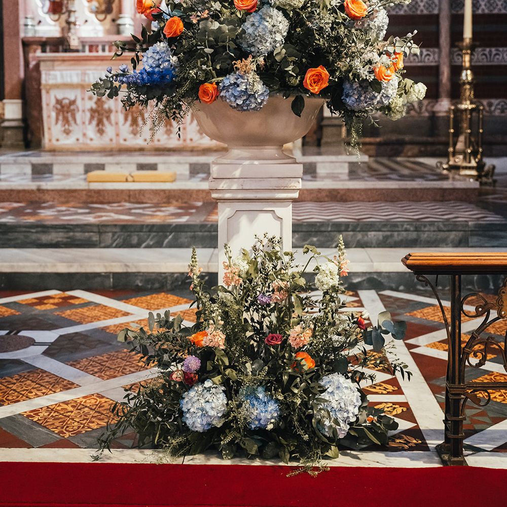 colourful-purple-and-orange-wedding-flowers