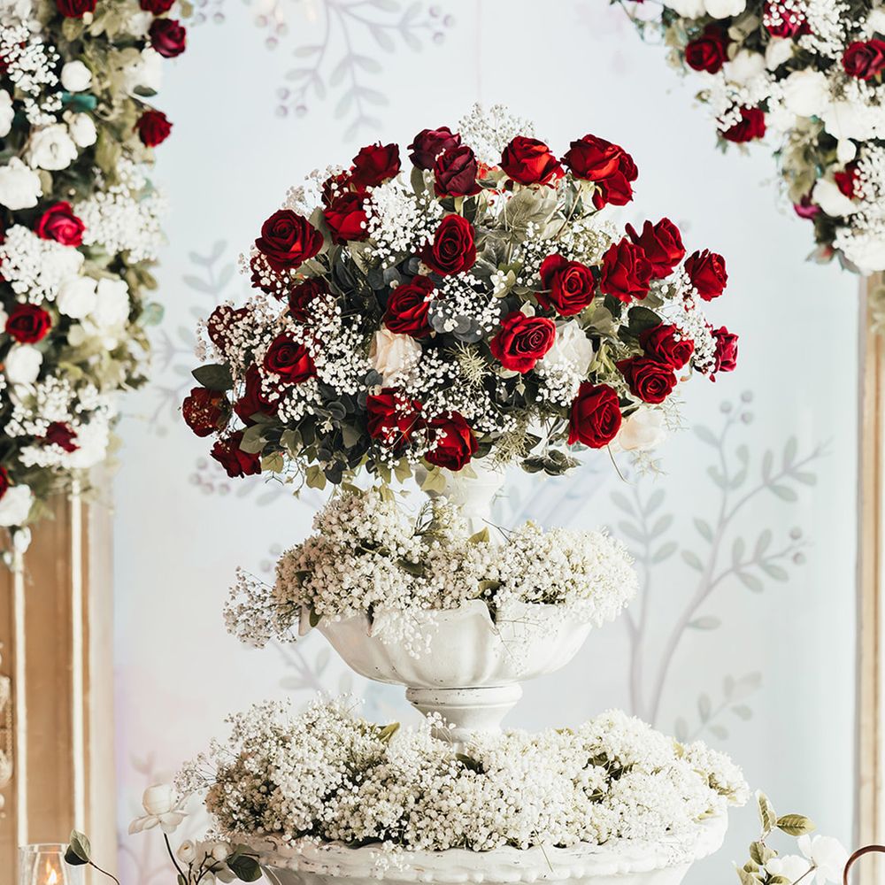 extravagant-red-rose-gypsophila-flowers