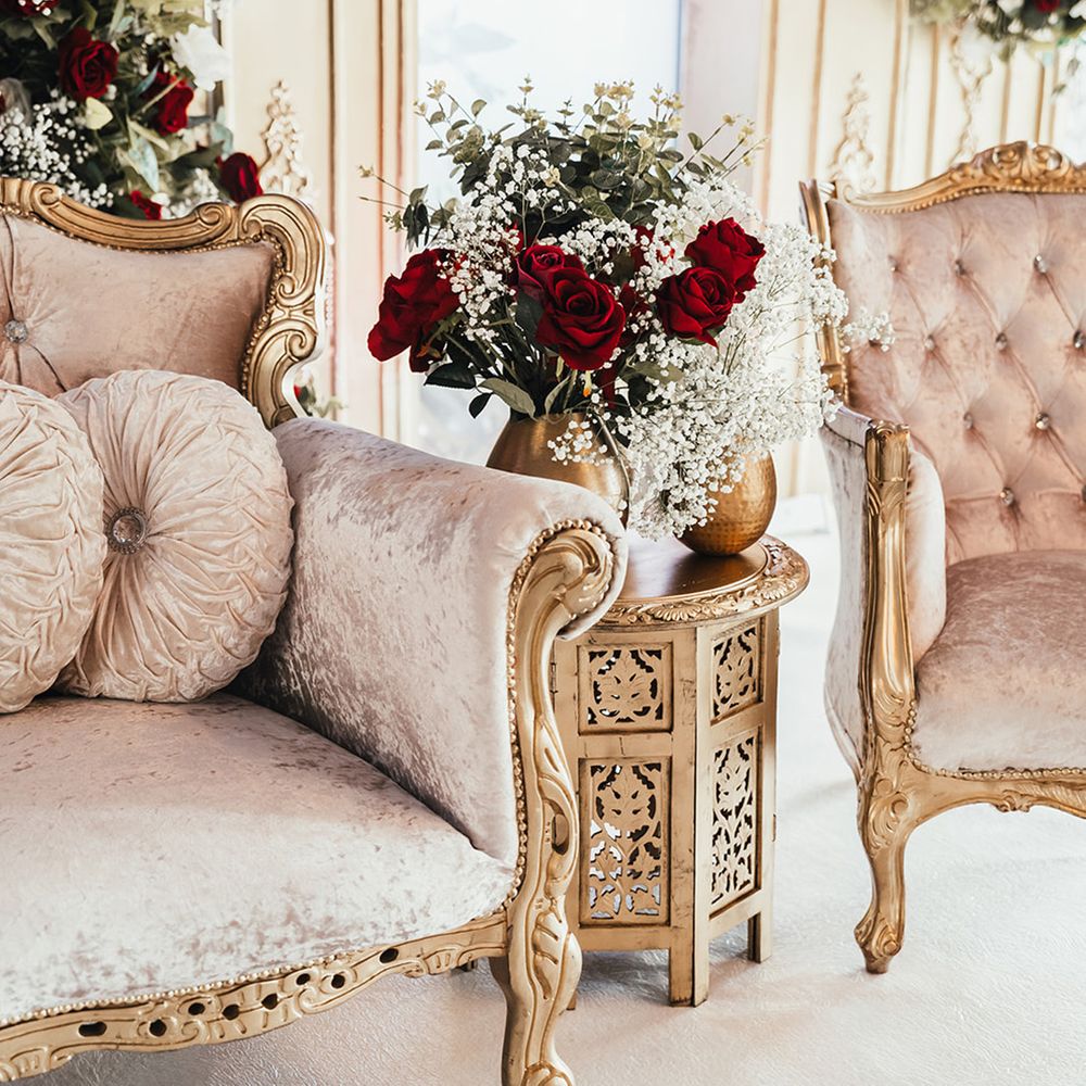 red-rose-and-gypsophila-decor