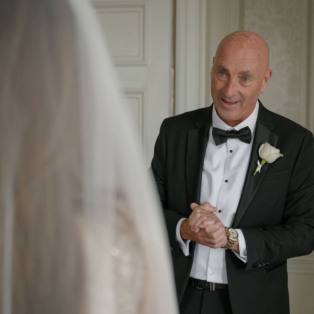 father-of-the-bride-reacts-to-seeing-the-bride-for-the-first-time