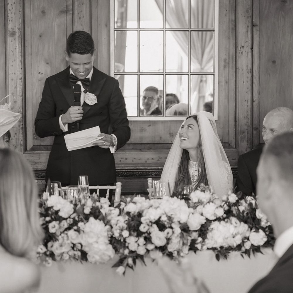 groom-reads-out-his-wedding-speech