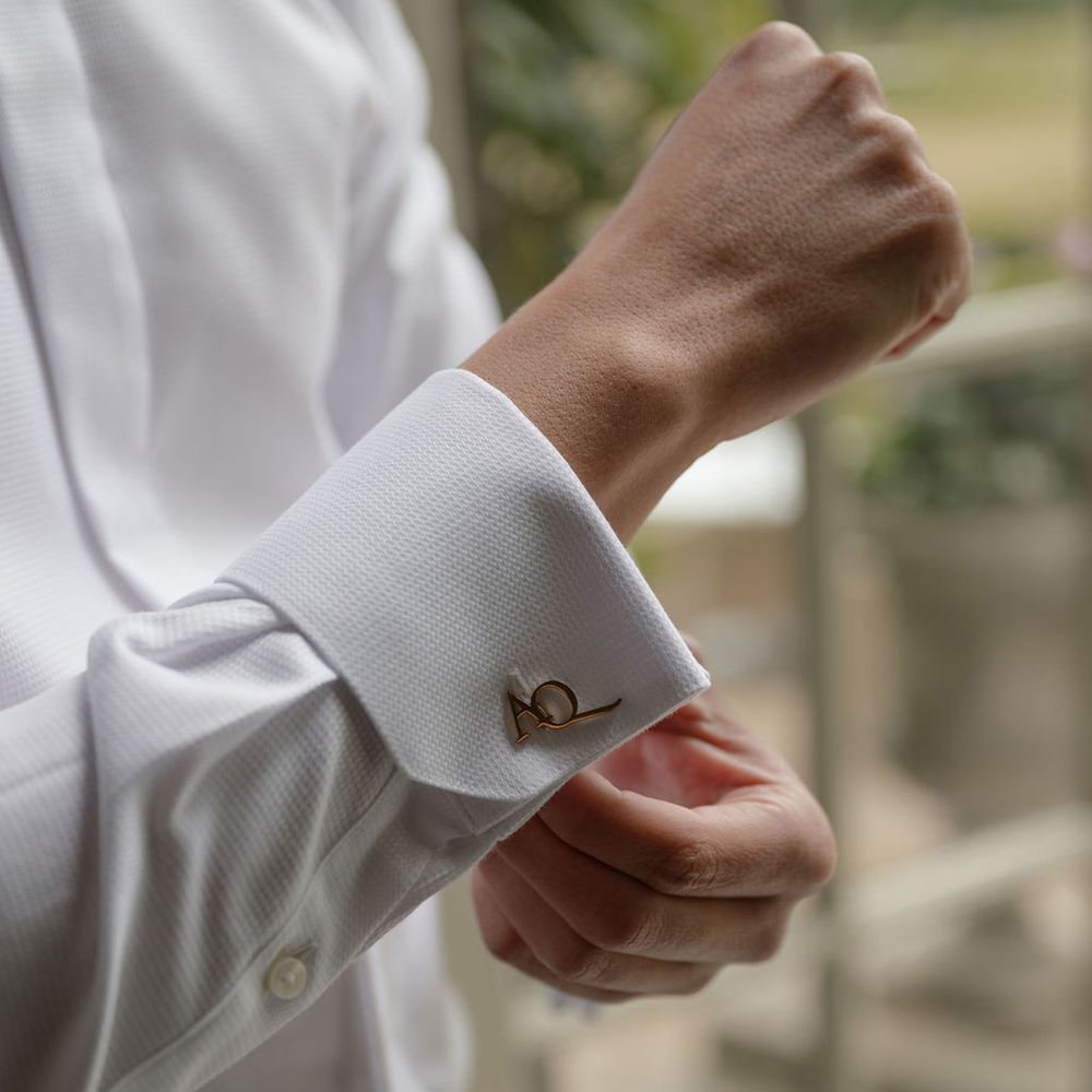 groom-with-personalised-cufflinks
