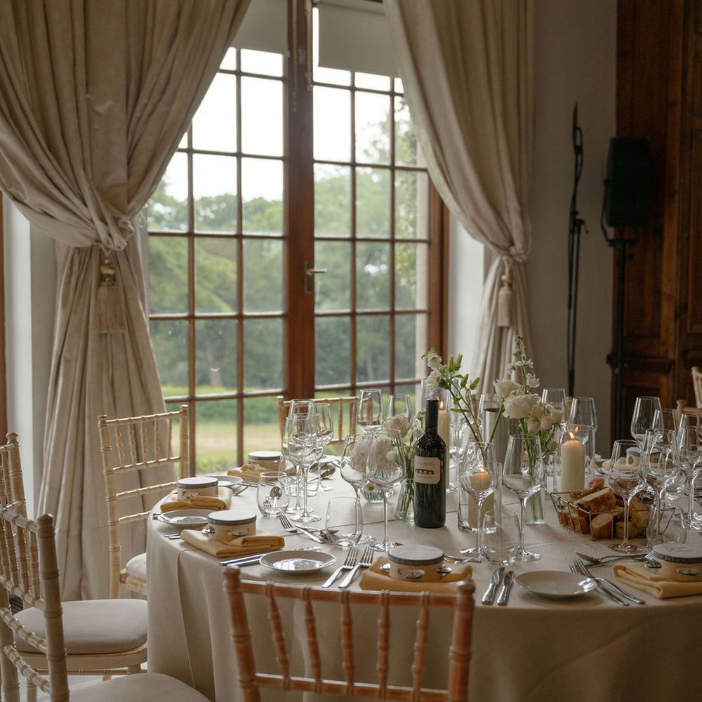 Luxe wedding breakfast at Hedsor House