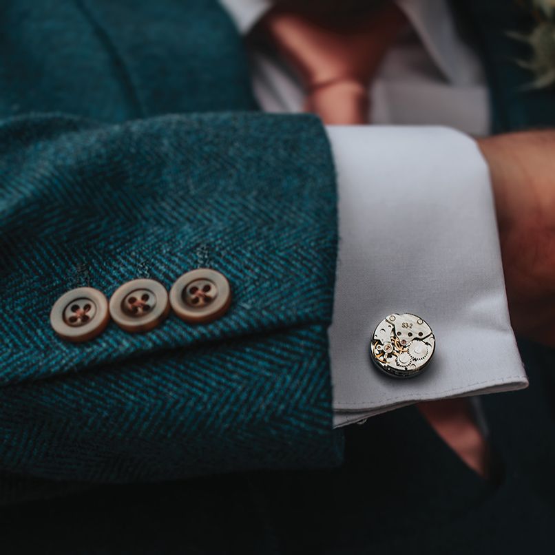 gold-grooms-cufflink