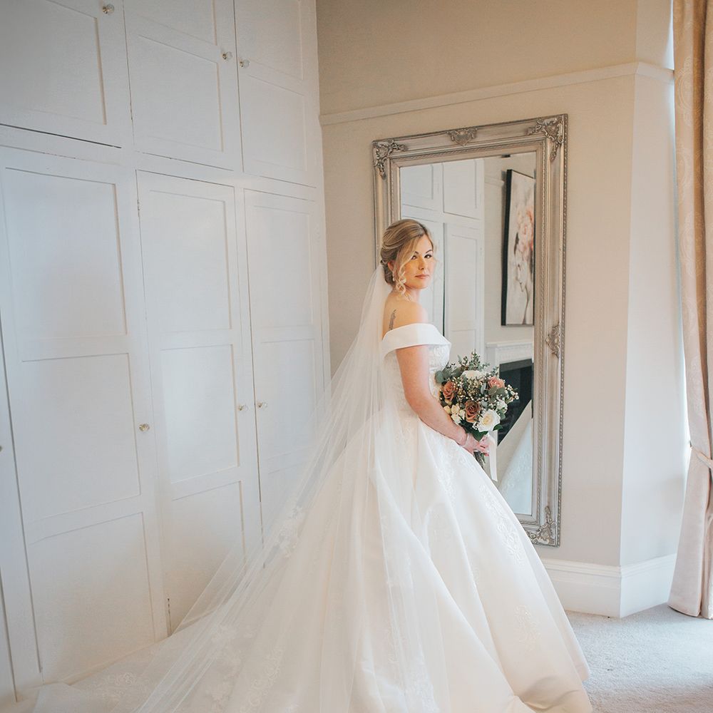 off-the-shoulder-classic-princess-wedding-dress-with-veil