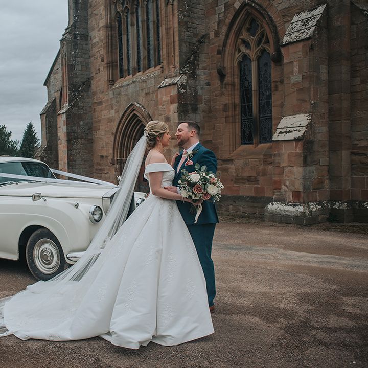 white-vintage-wedding-car-for-couple