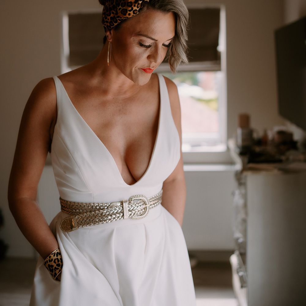 bride-wears-leopard-print-headband-and-gold-belt