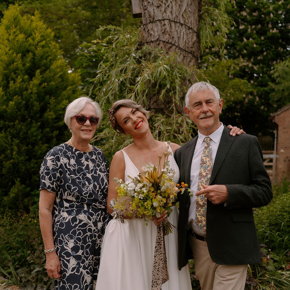 bride-with-mother-and-father-of-the-bri