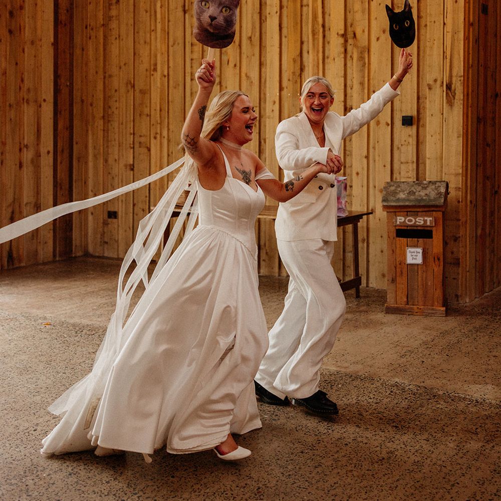 brides-wedding-entrance-with-cut-outs-of-their-pet-cats.