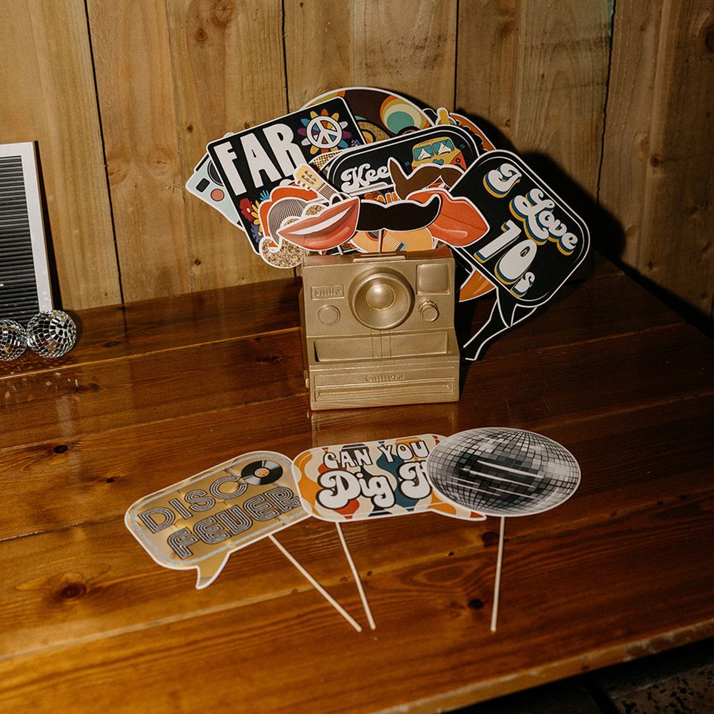 funny-wedding-photo-booth-props