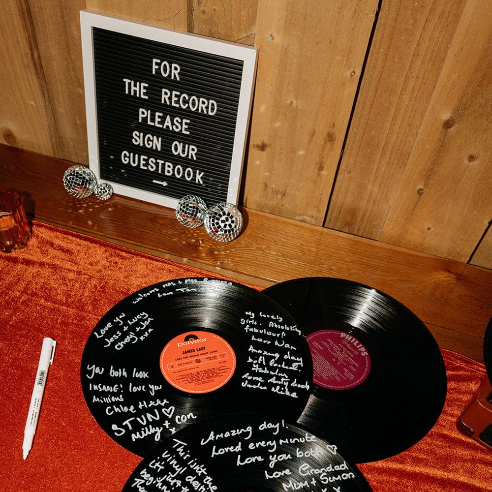 record-wedding-guest-book-idea