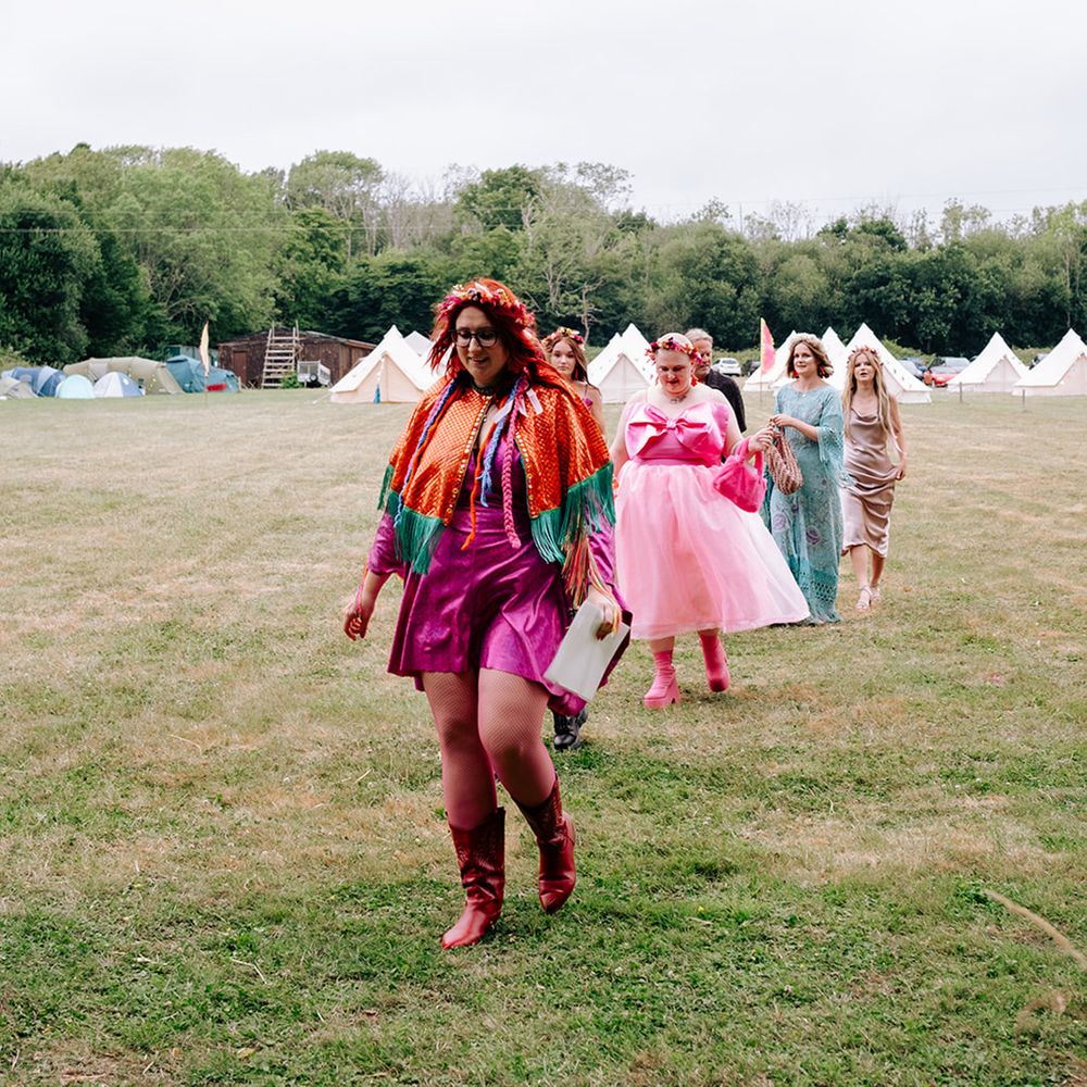 bridal-party-wearing-mismatched-colourful-outfits