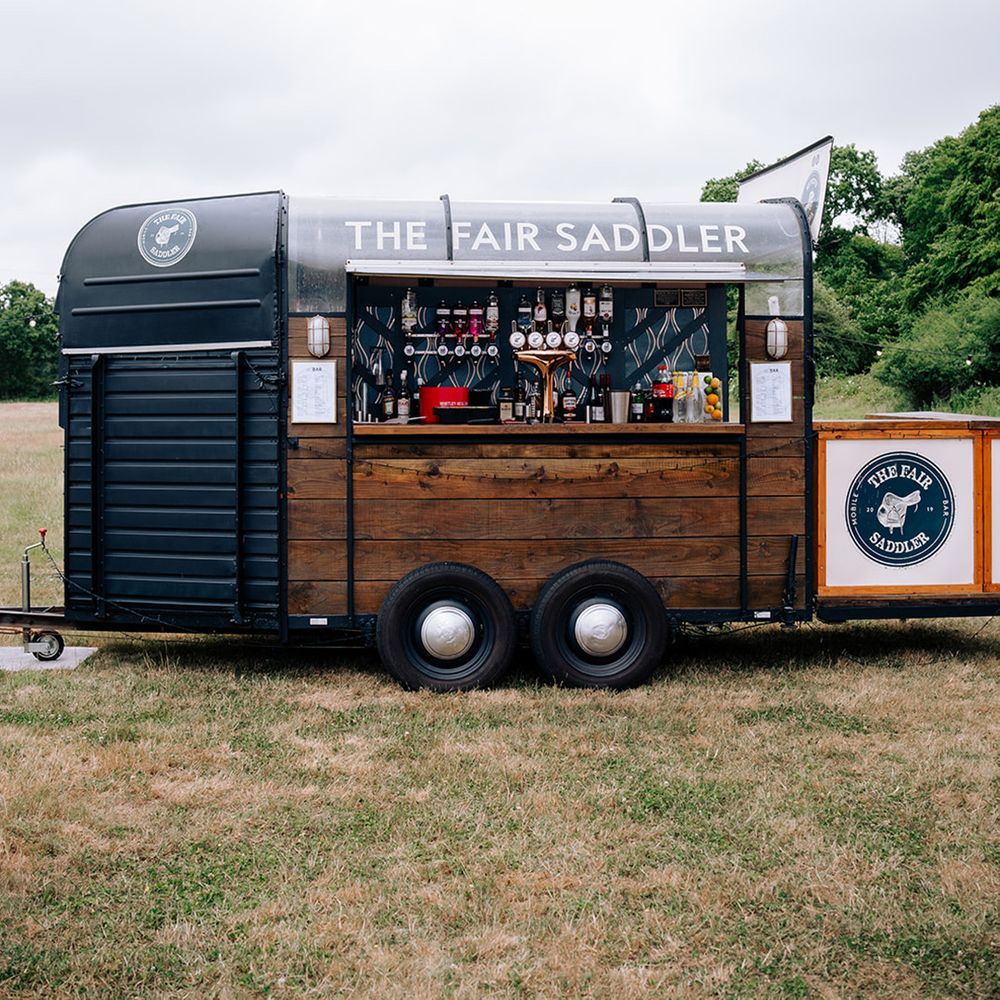 outdoor-mobile-wedding-bar